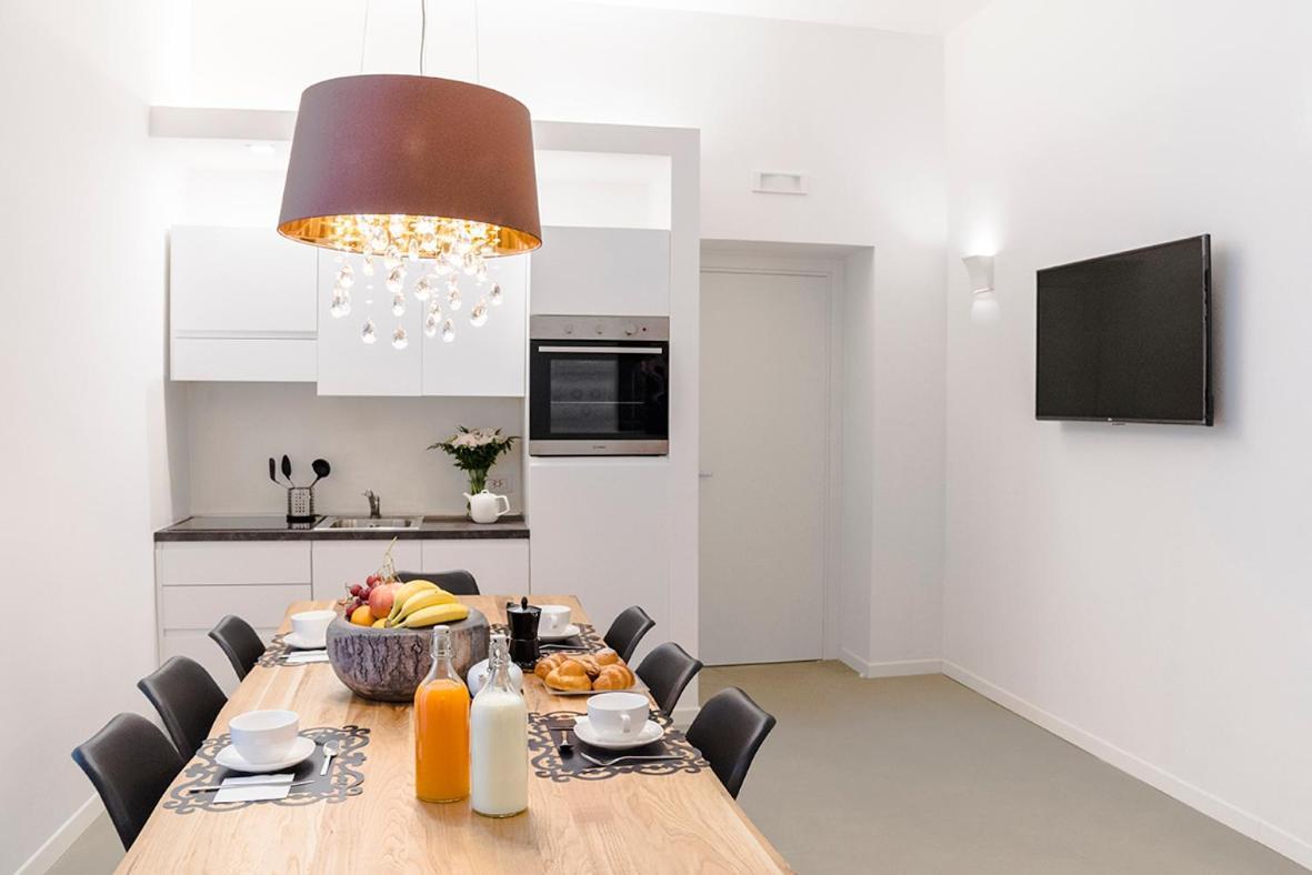 نابولي A Misura Duomo Rooms & Apartment - Ls Accommodations المظهر الخارجي الصورة